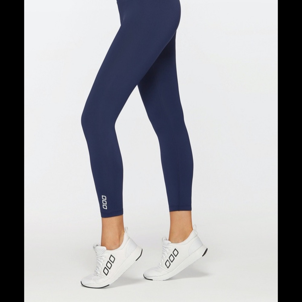 Lorna Jane contour core ankle biter tight